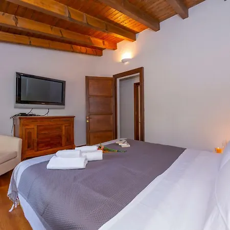 Villa Euroville Sleeps 8 Wifi *